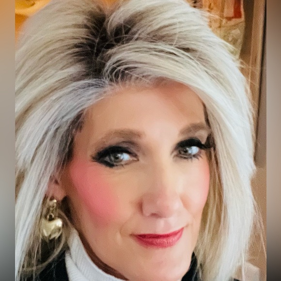 Stylish Raquel Welch Big Time with bangs
1923SS platinum blonde dark roots - Picture 5 of 7